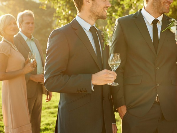 両親 兄弟 親族は要チェック 結婚式の親族服装マナーの基礎知識 First Film ファーストフィルム 結婚式のエンドロール ムービー撮影