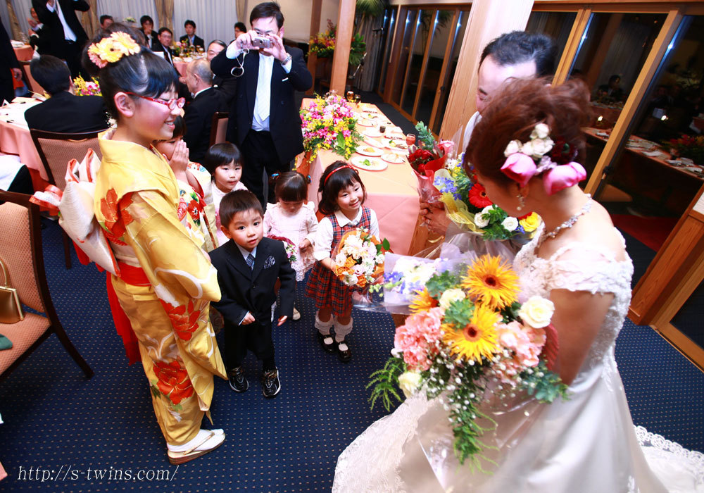 可愛さに胸キュン 結婚式で取り入れたい子供の演出アイディア First Film ファーストフィルム 結婚式のエンドロール ムービー撮影