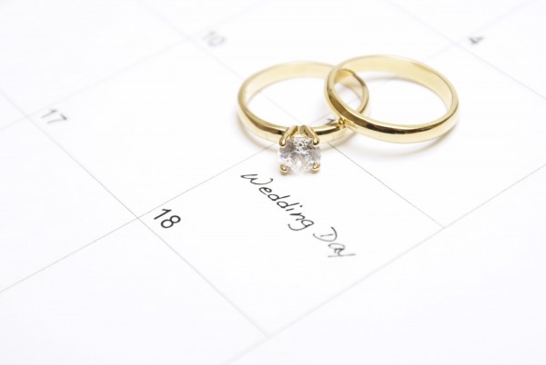 A note on a calendar sets a reminder for the wedding day.