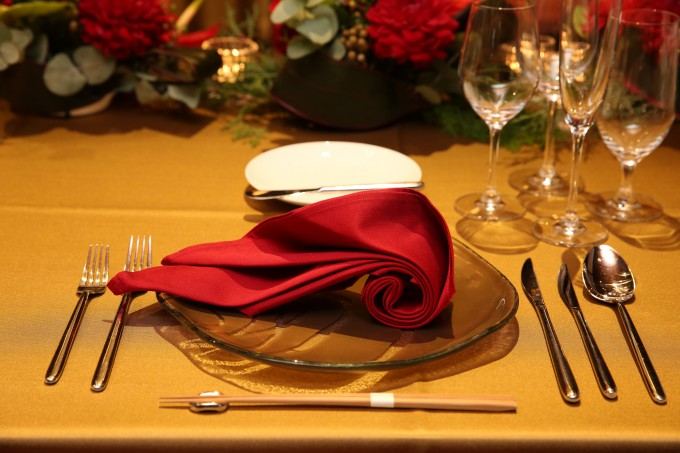 テーブルコーデをより華やかに 真似したい結婚式のナプキンの折り方15選 First Film ファーストフィルム 結婚式 のエンドロール ムービー撮影
