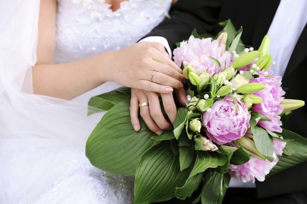 Bride and Groom holding hands - XXXL Image