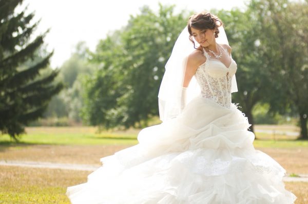 Portrait of a beautiful young bride posing in her wedding day