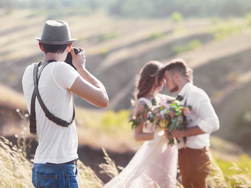 結婚式の前撮りで活躍すること間違いなし！おすすめ撮影小物20選