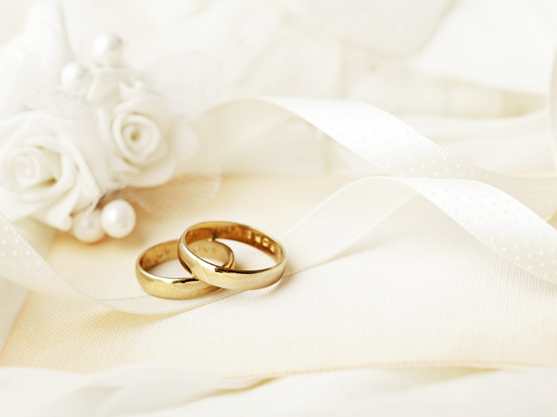 ゴールドの結婚指輪は結婚式で注目度バツグン 人気おしゃれブランド13選 First Film ファーストフィルム 結婚式のエンドロール ムービー撮影
